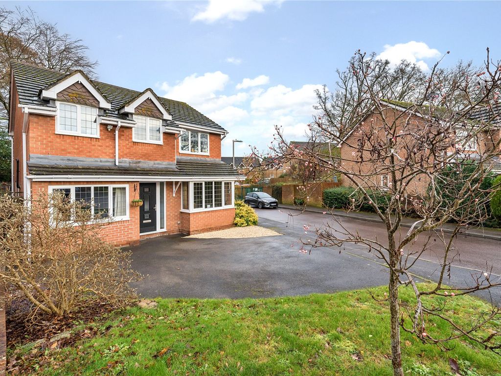 4 bed detached house for sale in Groves Lea, Mortimer, Reading