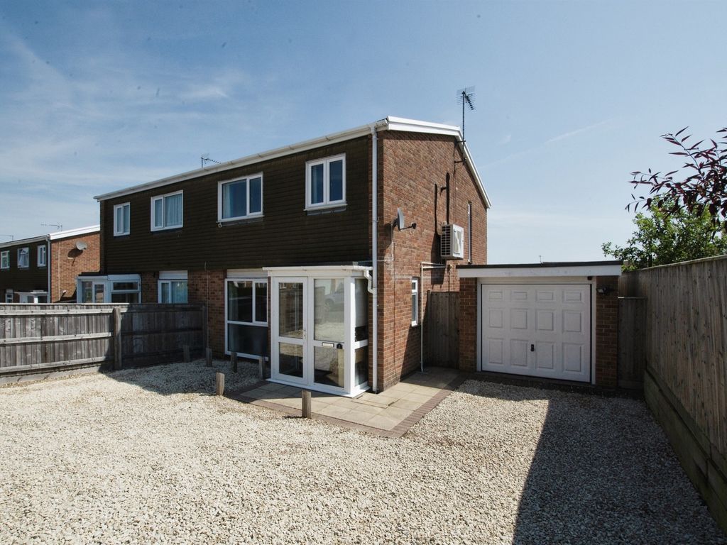 3 bed semidetached house for sale in Hamilton Close, Amesbury, Salisbury SP4 Zoopla