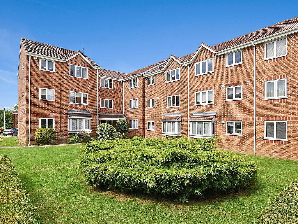 1 bed flat for sale in Percy Gardens, Old Malden, Worcester Park KT4