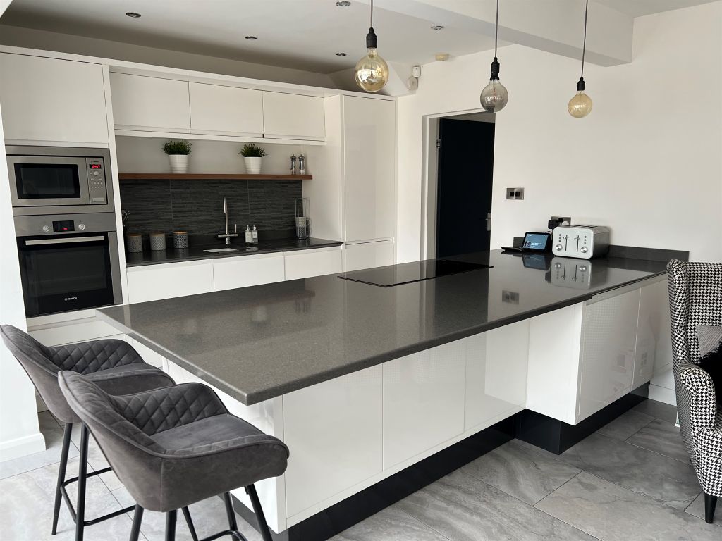 3 bed end terrace house for sale in Kingston Road, Willerby, Hull HU10