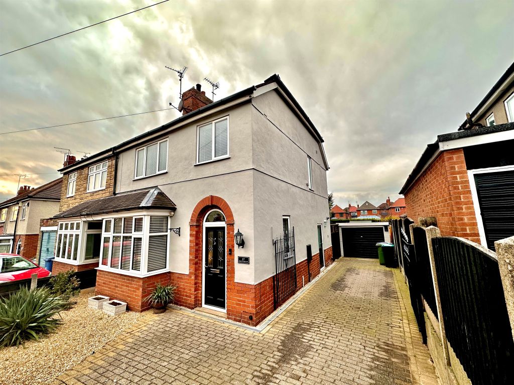 3 bed semidetached house for sale in Perlethorpe Avenue, Mansfield