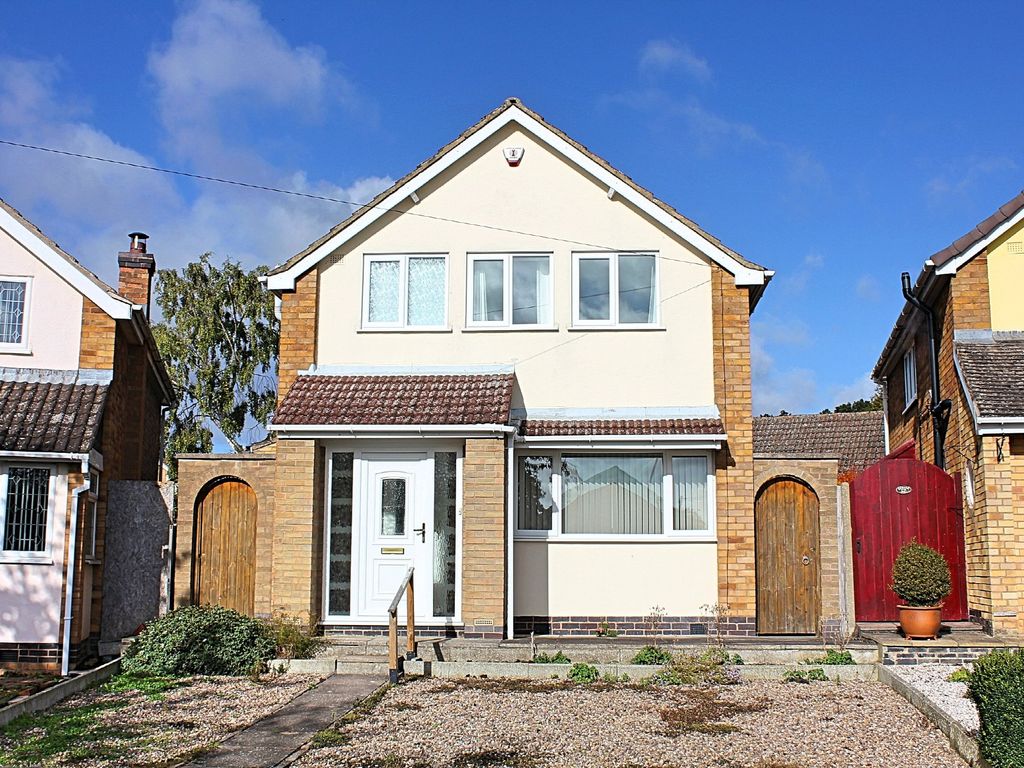 3 bed detached house for sale in Coleman Road, Fleckney, Leicester LE8