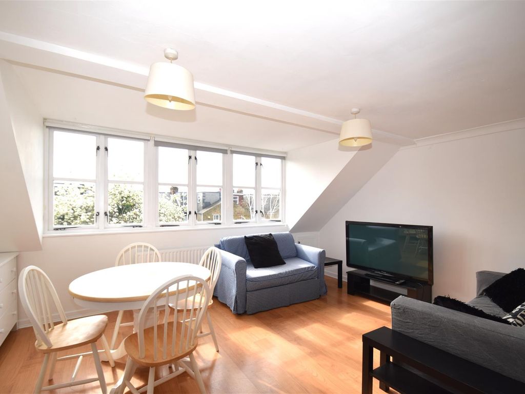 2 bed flat to rent in Northcote Road, St Margarets, Twickenham TW1, £