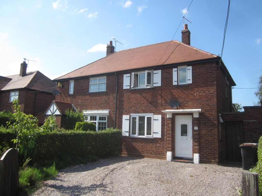 3 bed semidetached house to rent in Wistaston Green Road, Crewe CW2