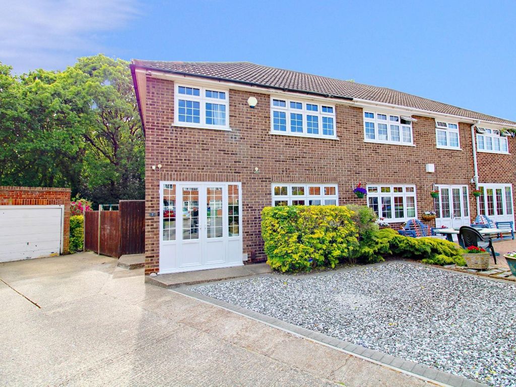 3 bed semidetached house for sale in Dashwood Close, Bexleyheath DA6