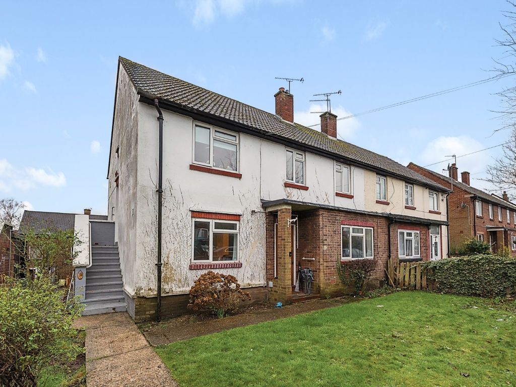 2 bed for sale in Thirlmere Avenue, Slough, Berkshire SL1, £