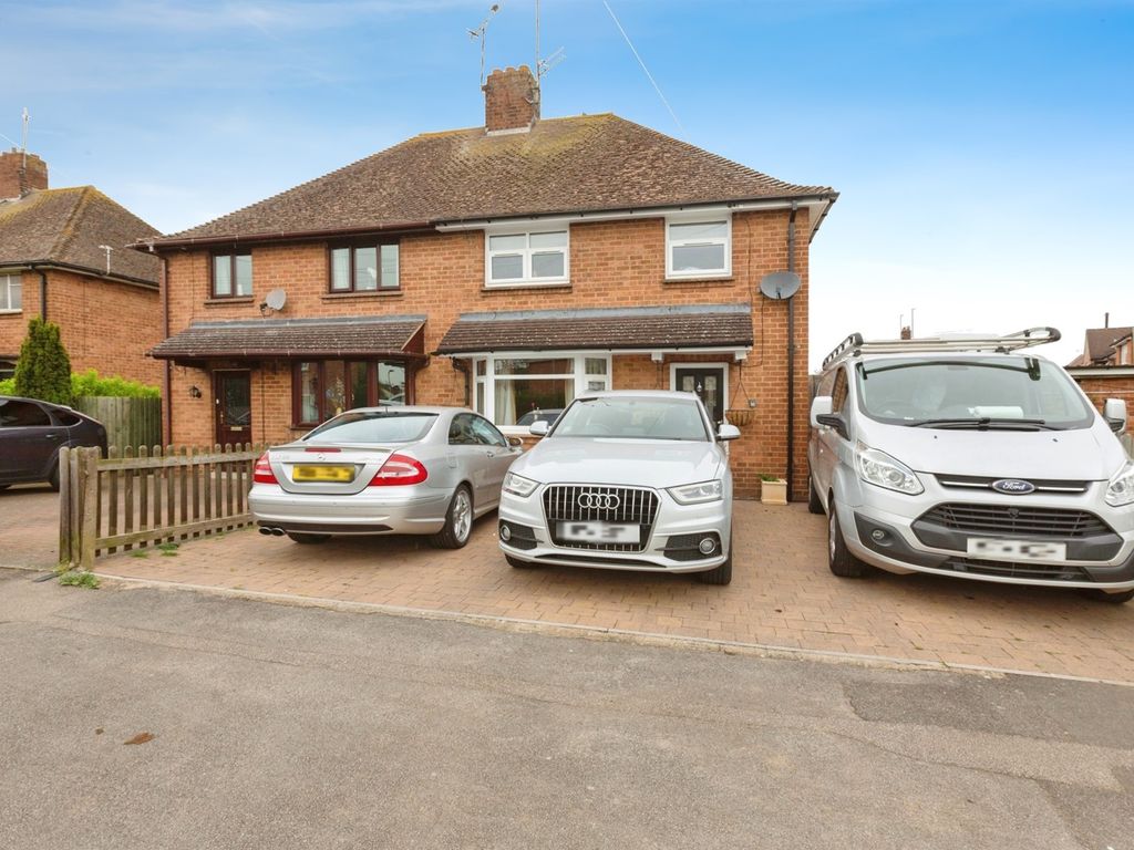 3 bed semidetached house for sale in Whaddon Road, Newport Pagnell