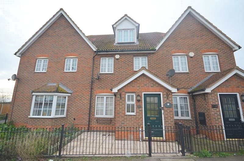 3 bed terraced house to rent in Love Lane, Aveley, South Ockendon RM15