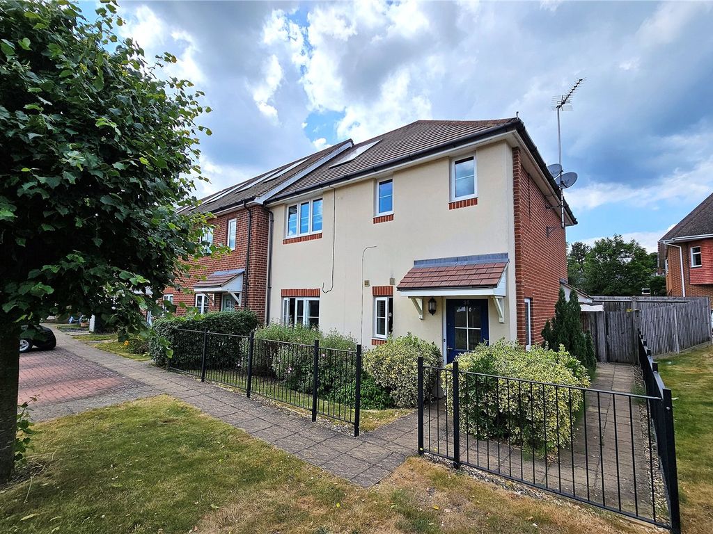 1 bed for sale in Allbrook Close, Bagshot, Surrey GU19 Zoopla