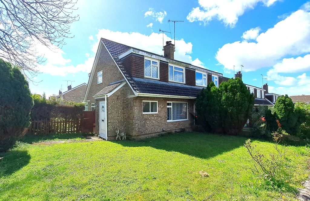 3 bed semidetached house for sale in Hudson Close, Ringwood BH24, £