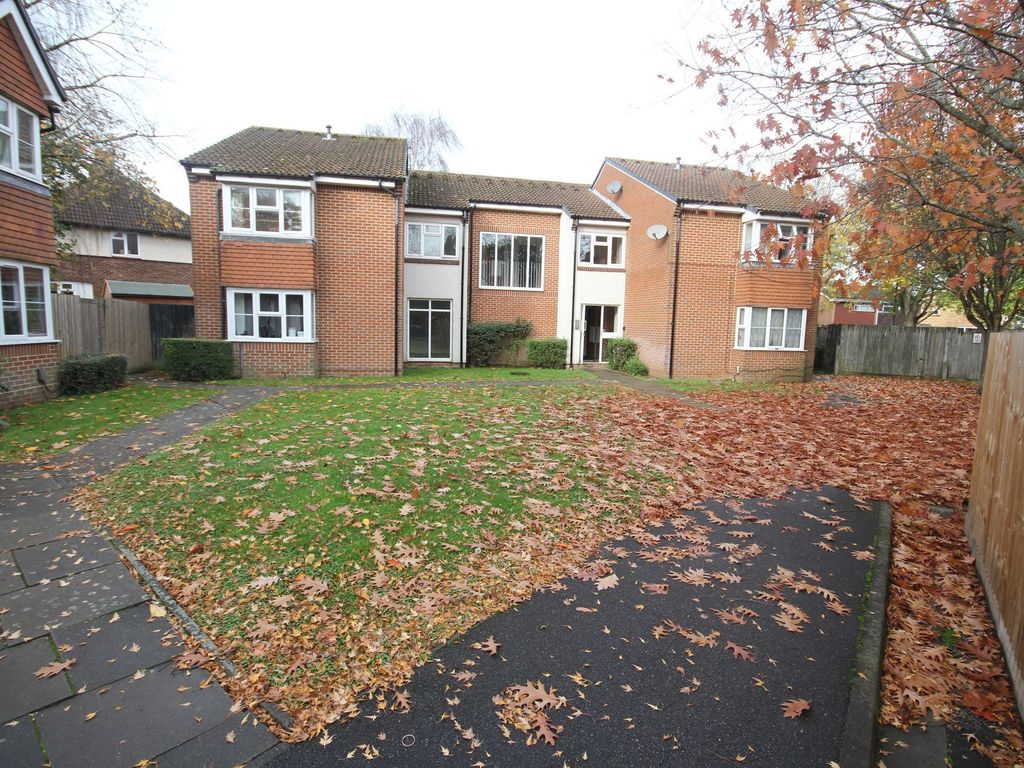 Studio for sale in Heatherwood Drive, Hayes UB4, £185,000 Zoopla