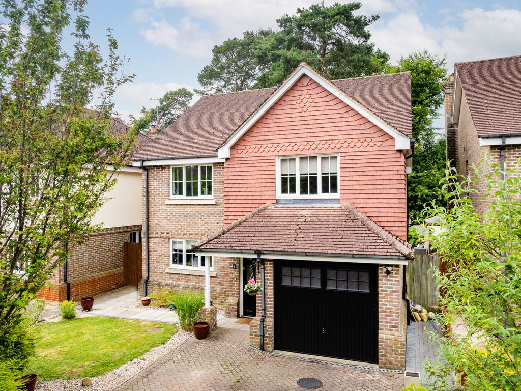 4 bed detached house for sale in Birch Tree Gardens, East Grinstead
