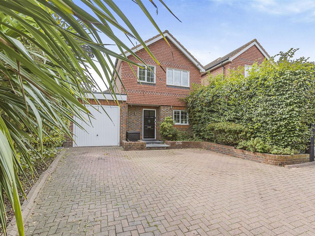 3 bed detached house for sale in Friern Close, Cheshunt, Waltham Cross EN7 Zoopla
