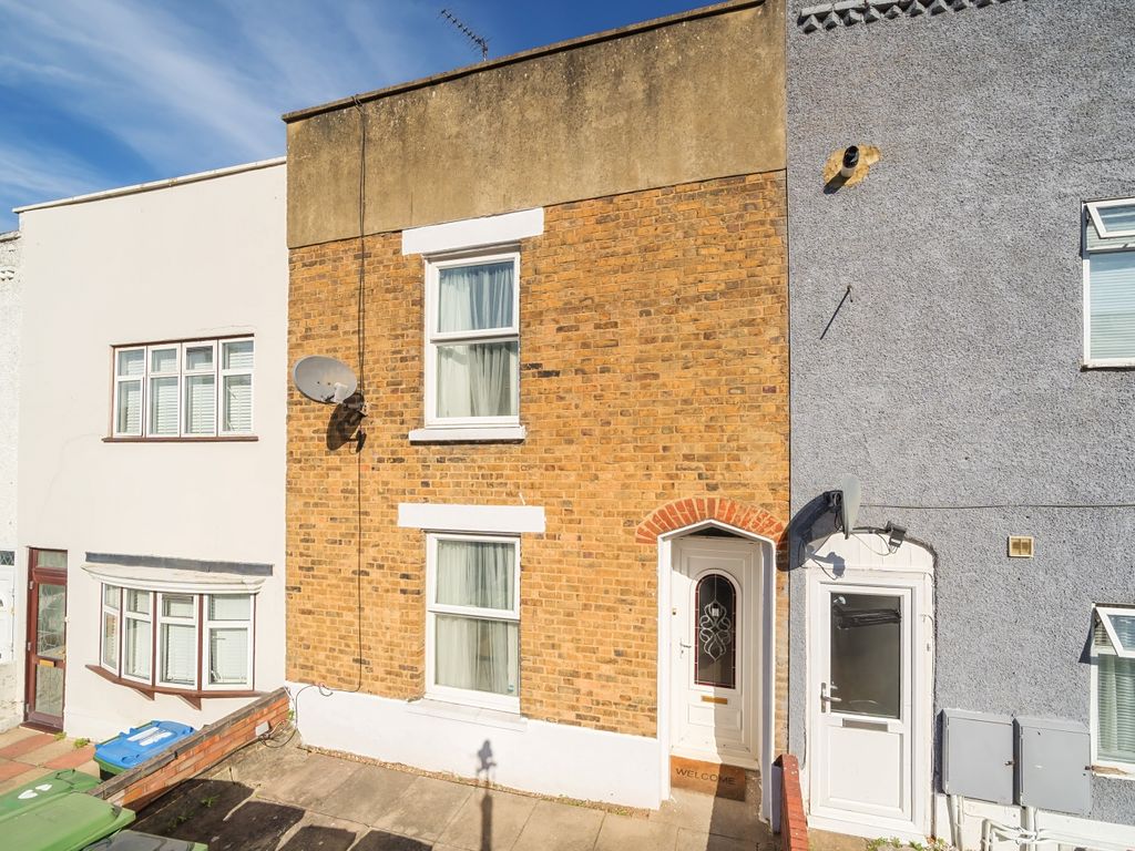 3 bed terraced house for sale in Waverley Road, London SE18, £450,000