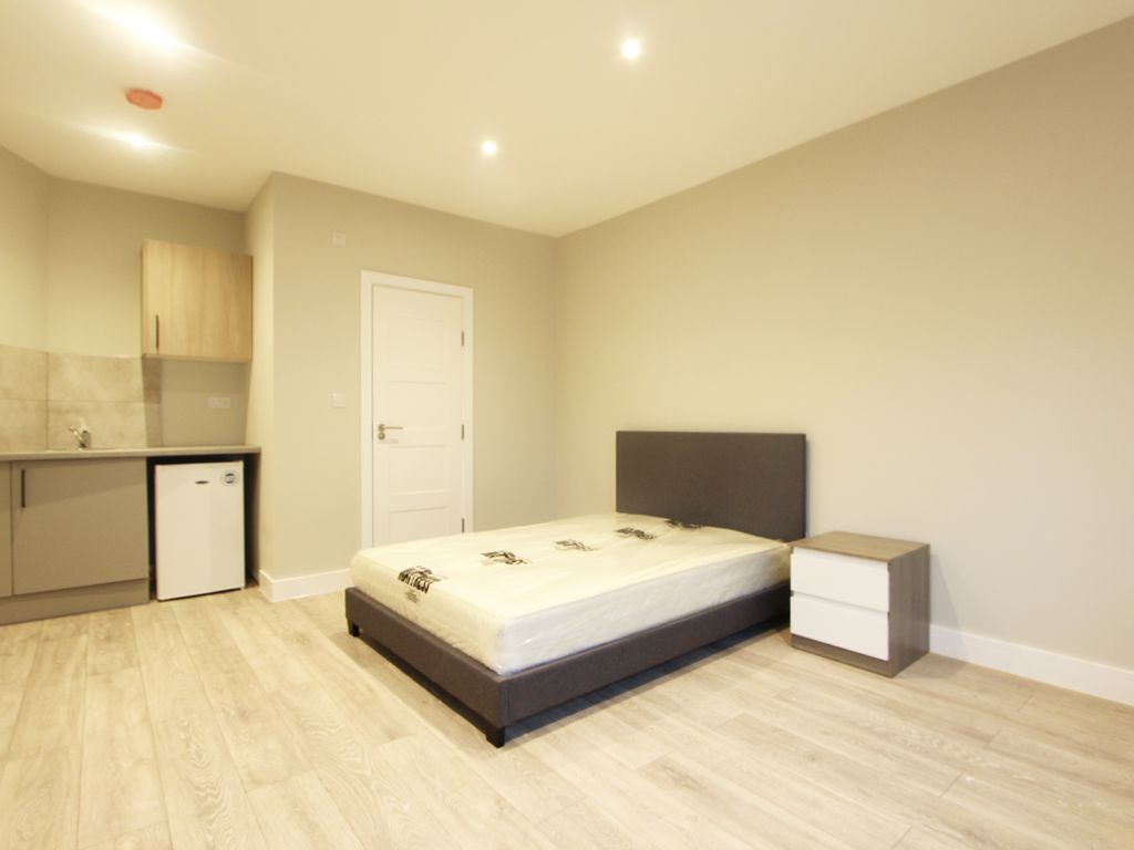 Studio to rent in Dingwall Gardens, London NW11, £1,400 pcm Zoopla