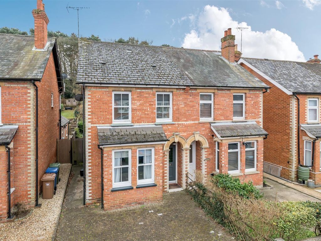 3 bed semidetached house for sale in Upper Broadmoor Road Crowthorne