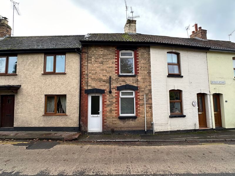 2 bed terraced house for sale in Mountway Road, Hull, Taunton