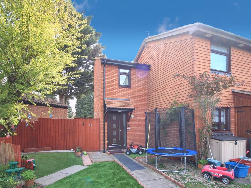 2 bed end terrace house to rent in Frampton Road, Hounslow. TW4, £1,850