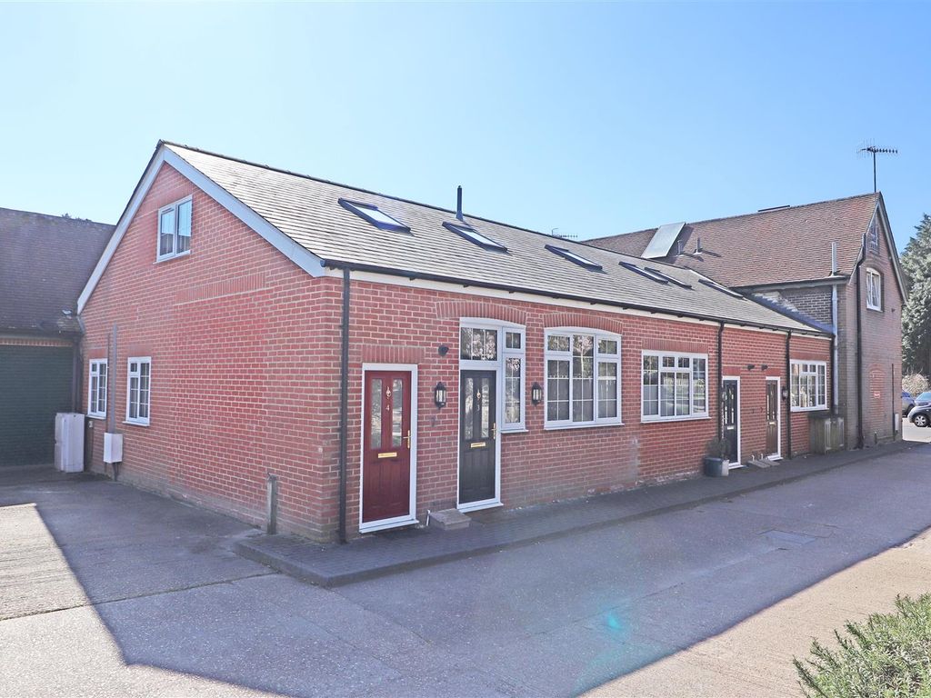 2 bed flat for sale in Mid Street, South Nutfield, Redhill RH1 Zoopla