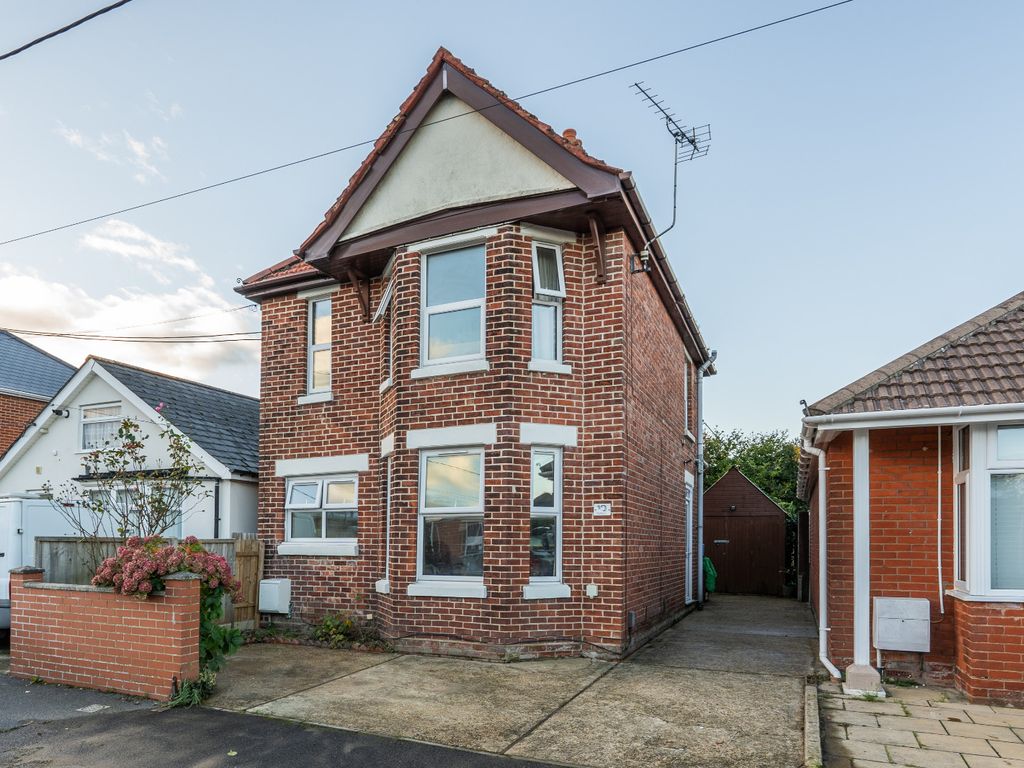 4 bed detached house for sale in Mayfield Avenue, Totton, Southampton