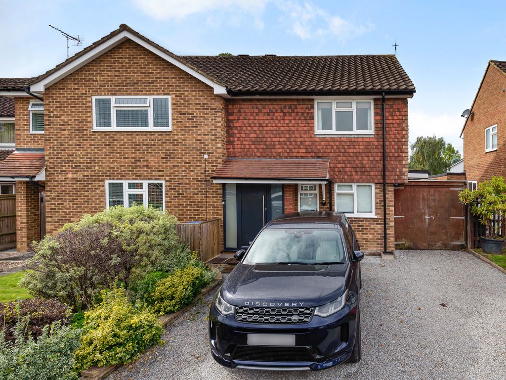 3 bed semidetached house for sale in Westerham Close, Addlestone KT15