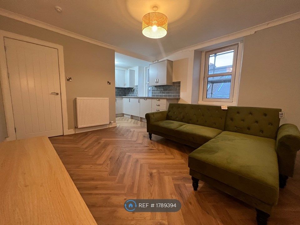 Room to rent in Bank Court, Galashiels TD1, £595 pcm Zoopla