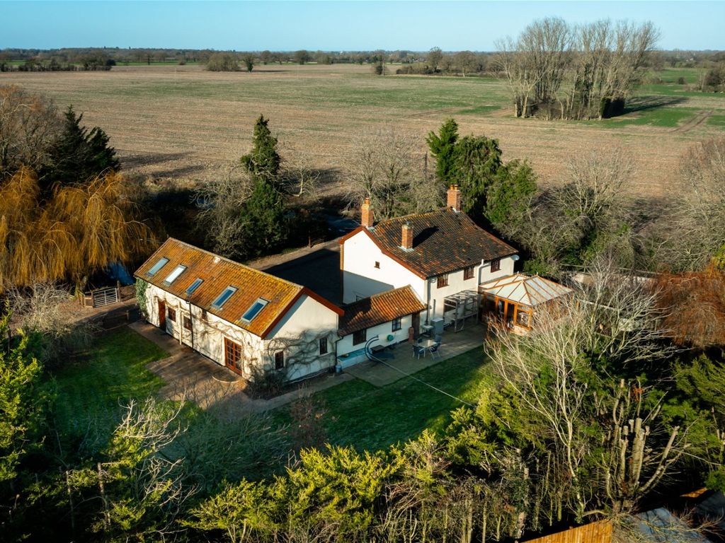 6 bed cottage for sale in Heath Road, Banham, Norwich NR16, £650,000