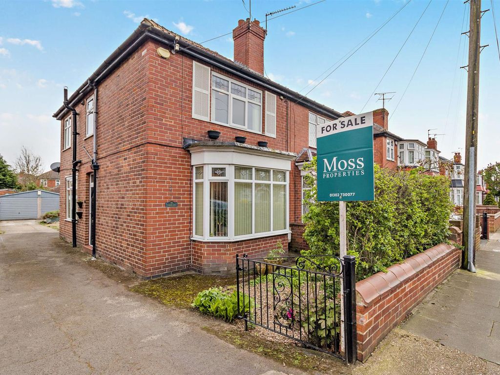 3 bed semidetached house for sale in Alderson Drive, Doncaster DN2, £