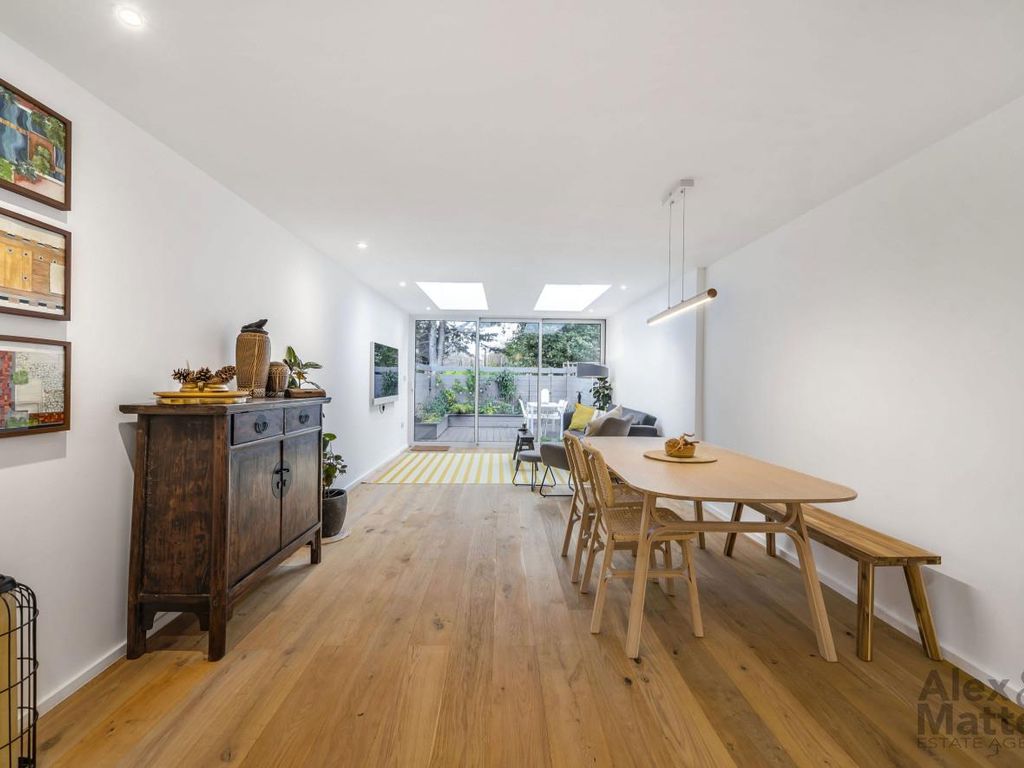 3 bed property for sale in Lavender Road, Canada Water SE16, £800,000