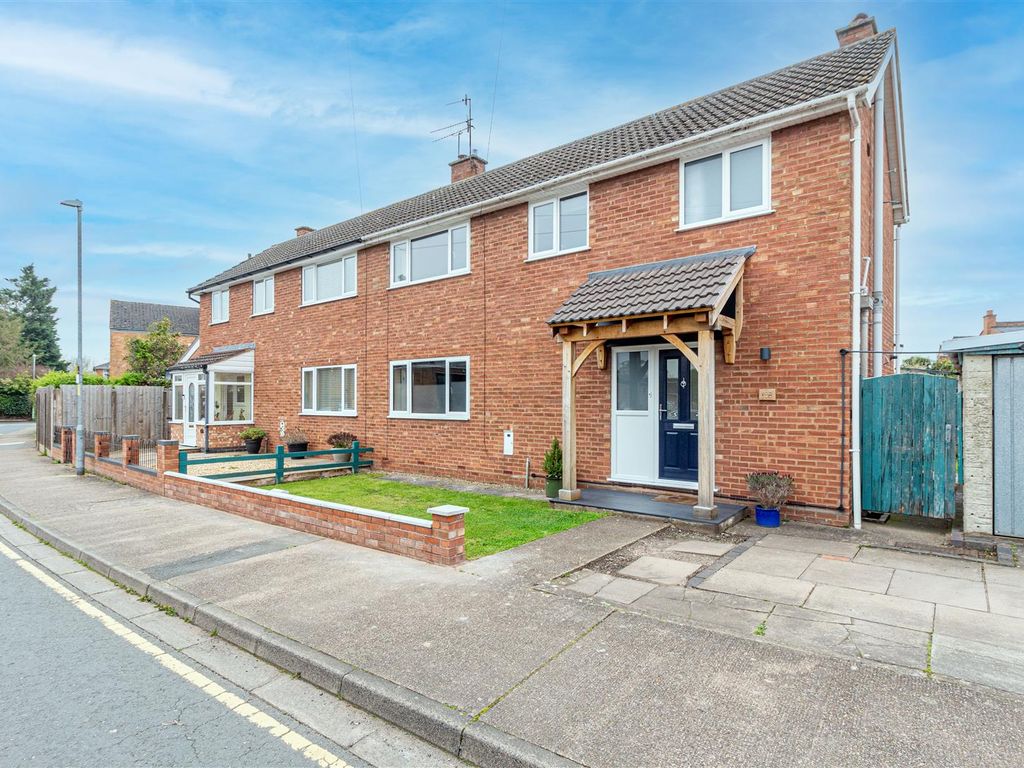 3 bed semidetached house for sale in Orchard Street, Worcester WR5, £