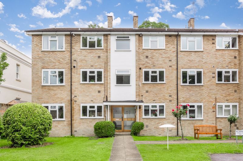 2 bed flat to rent in Giles Mead, Downside, Epsom KT18 Zoopla