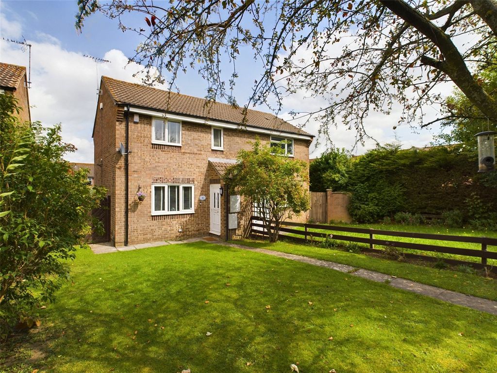 2 bed semidetached house for sale in Brindle Close, Gloucester