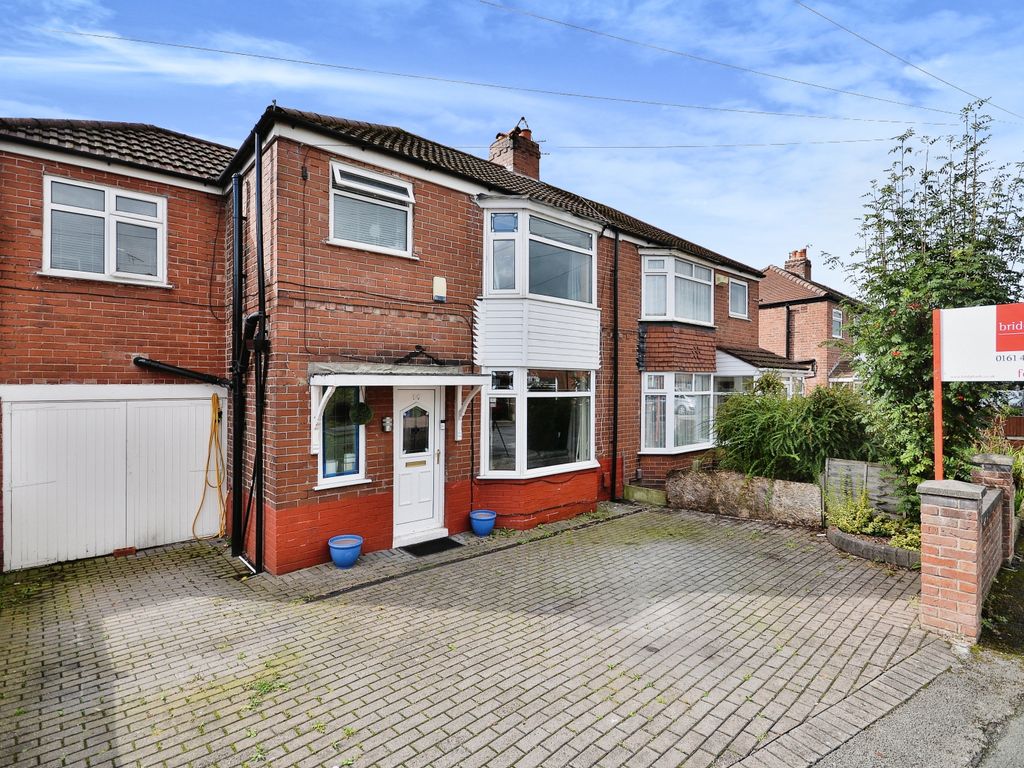 4 bed semidetached house for sale in Bromleigh Avenue, Gatley, Cheadle