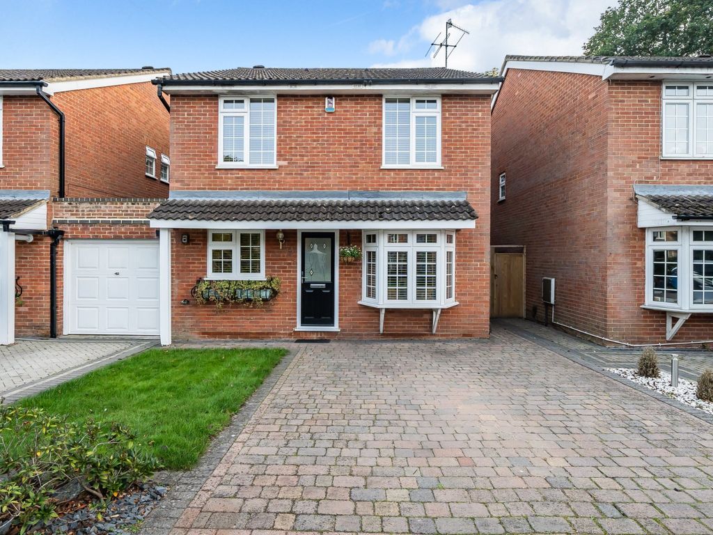 4 bed detached house for sale in Coombe Way, Byfleet, West Byfleet KT14