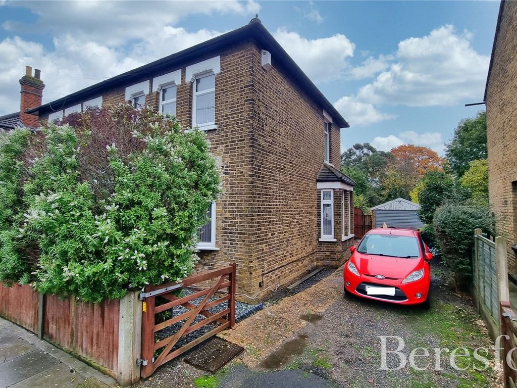 3 bed semidetached house for sale in Palm Road, Romford RM7, £450,000