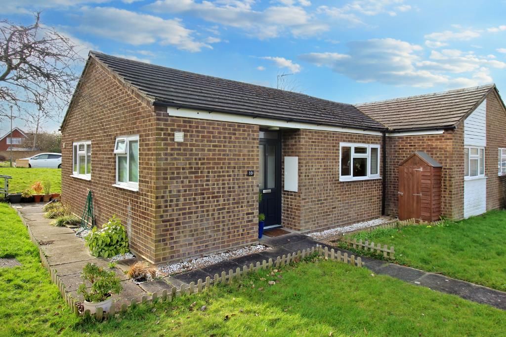 1 bed bungalow for sale in Beattie Close, Great Bookham, Leatherhead
