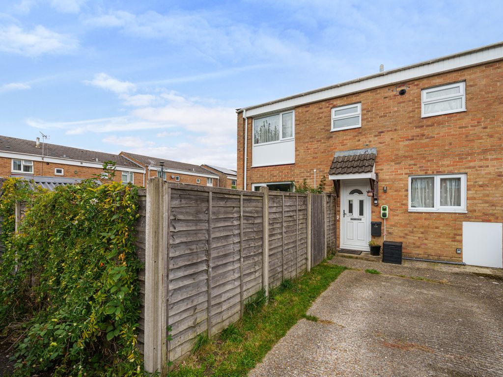 3 bed end terrace house for sale in Tangmere Drive, Southampton SO16, £