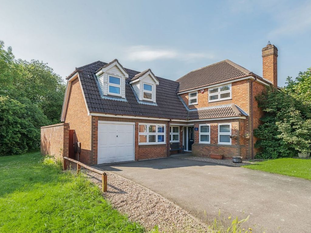 5 bed detached house for sale in Brett Drive, Bromham, Bedford MK43, £