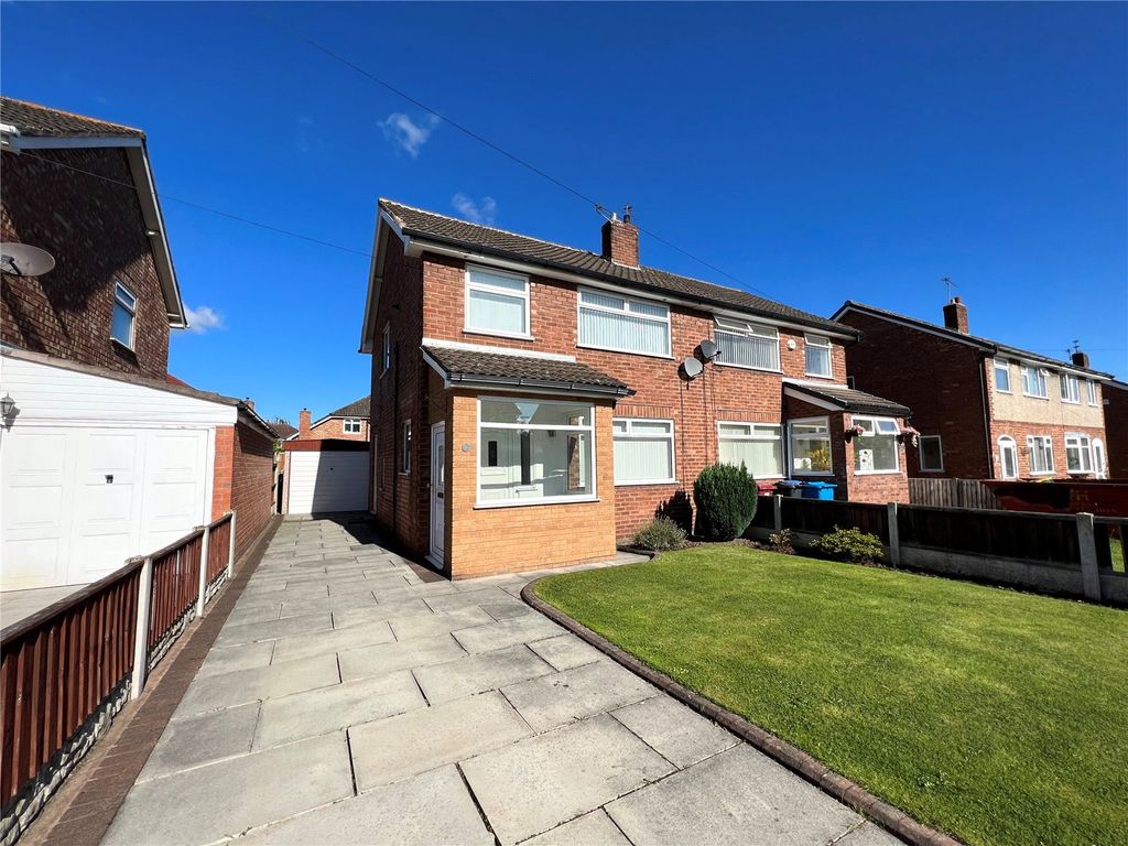 3 bed semidetached house to rent in Oxford Drive, Halewood, Liverpool