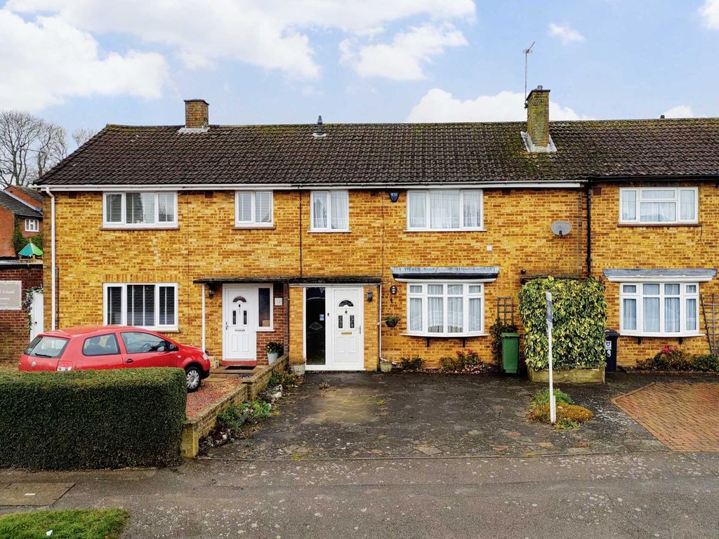 3 bed property for sale in Old Dean, Bovingdon HP3 Zoopla