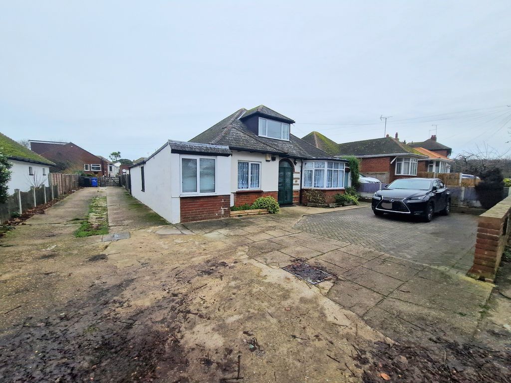 3 bed detached bungalow to rent in Broadstairs Road, Broadstairs CT10
