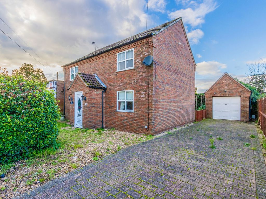 3 bed detached house for sale in Loddon Road, Ditchingham NR35, £
