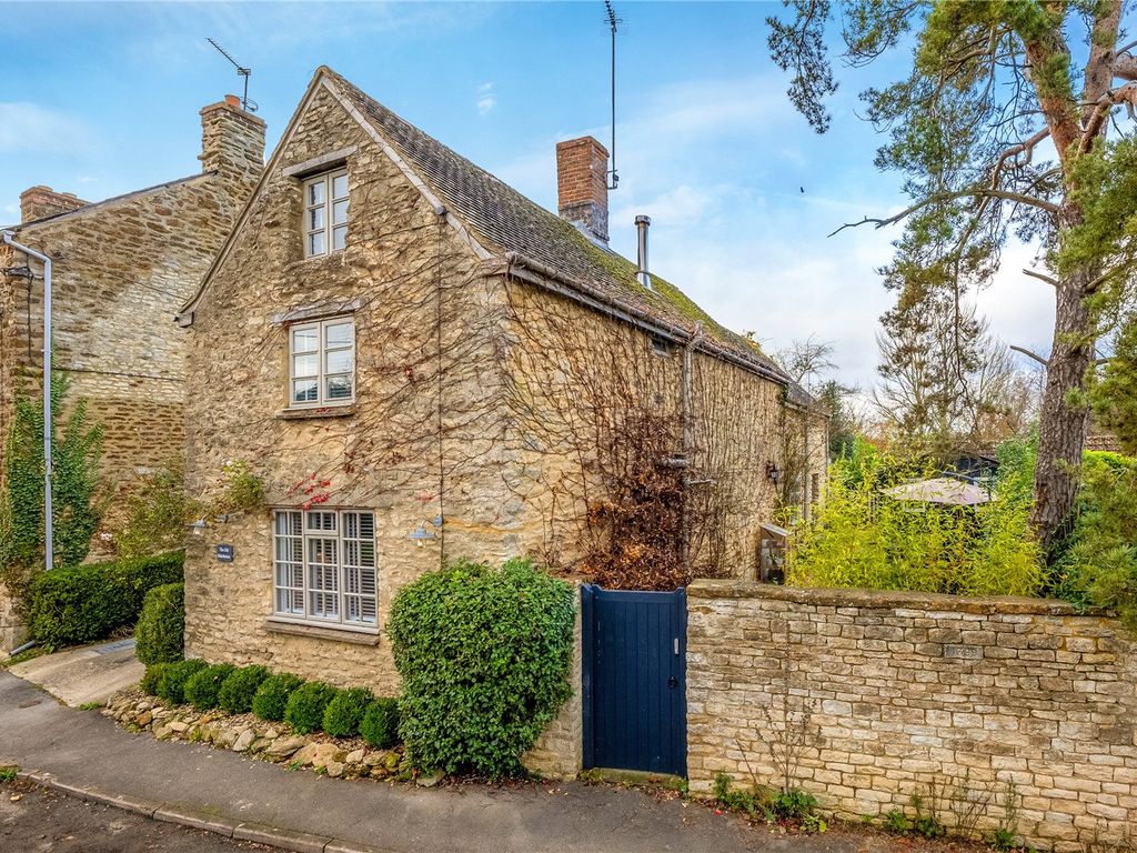 3 bed detached house for sale in Freehold Street, Lower Heyford