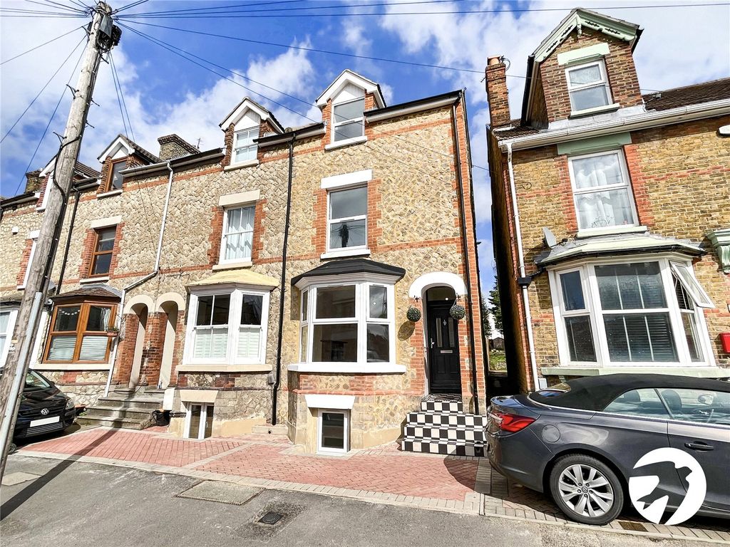 5 bed end terrace house for sale in Holland Road, Maidstone, Kent ME14