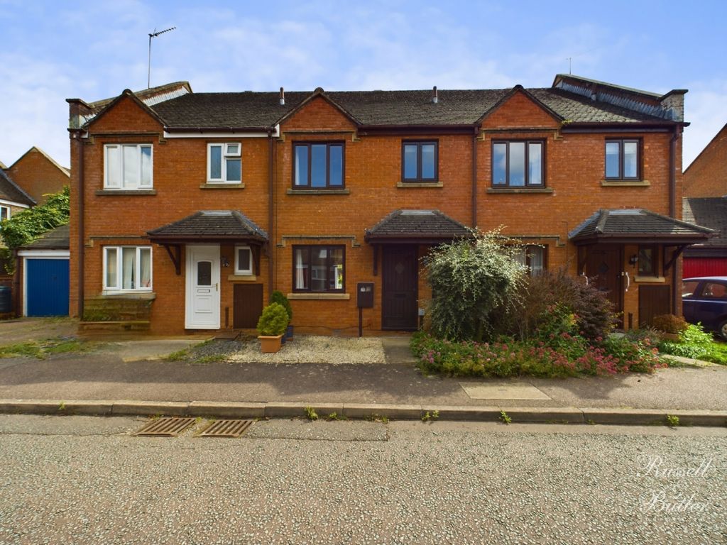 3 bed terraced house to rent in Fishers Field, Buckingham MK18, £1,295 pcm Zoopla