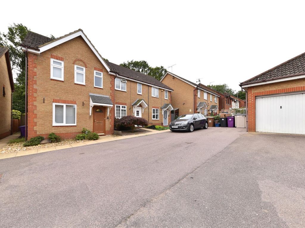 3 bed end terrace house for sale in Thirlmere, Stevenage, Herts SG1, £