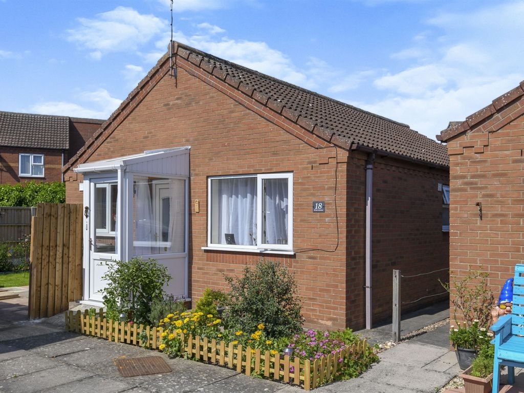 2 bed detached bungalow for sale in Brian Avenue, Skegness PE25 Zoopla
