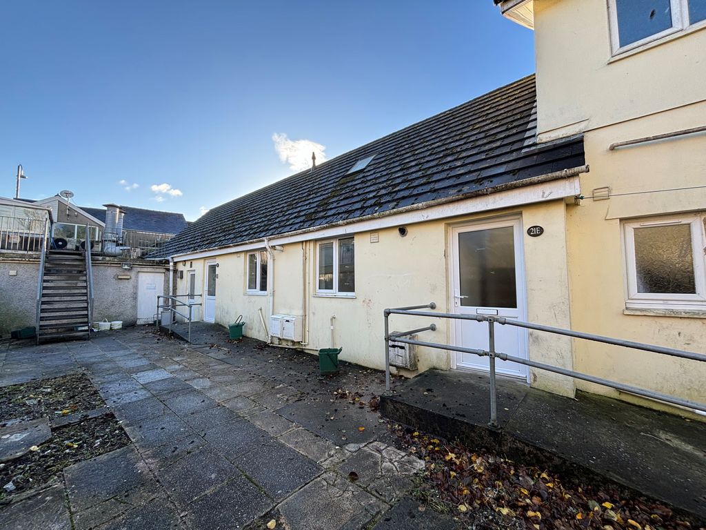 1 bed flat to rent in Wind Street, Ammanford SA18, £550 pcm Zoopla