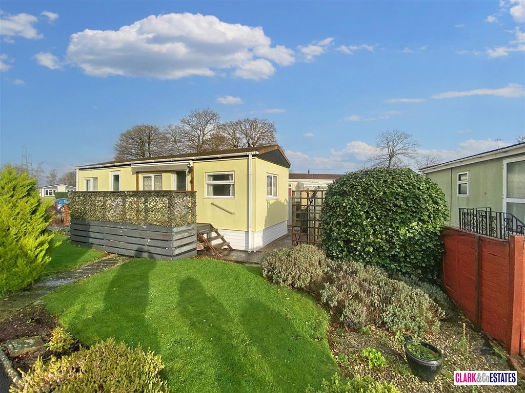 1 bed mobile/park home for sale in Second Avenue, Newport Park, Exeter
