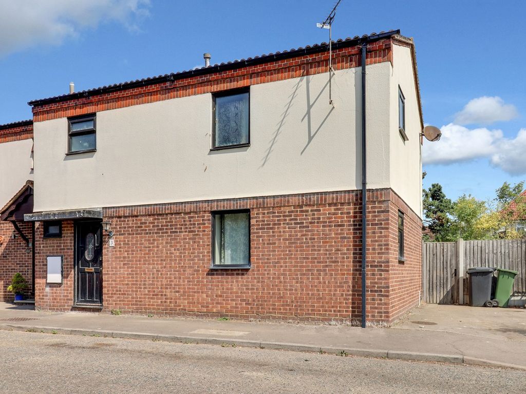 4 bed end terrace house for sale in Glebe Close, Great Wakering SS3